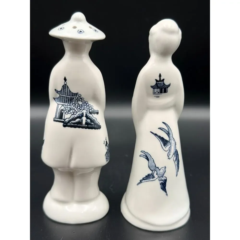 Vintage Churchill England Blue Willow Figural Salt & Pepper Shakers Chinoiserie